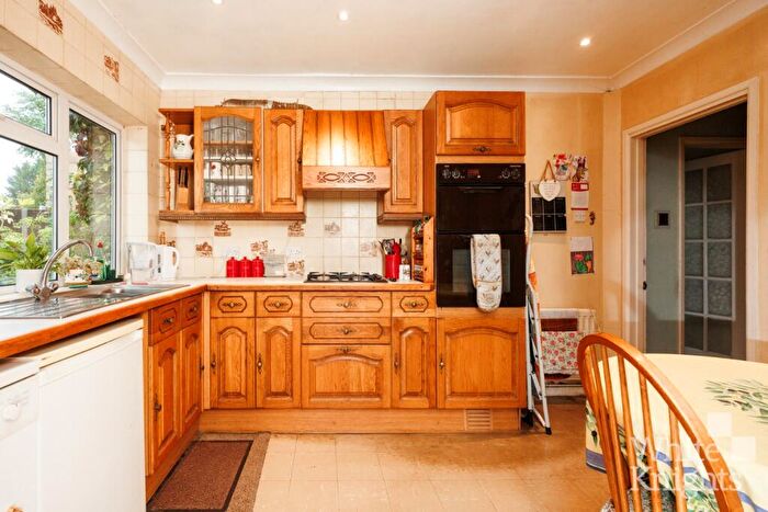 4 Bedroom Semi-Detached House For Sale In Wokingham Road, Earley, Reading, Berkshire, RG6