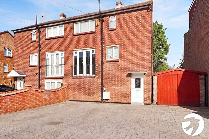 4 Bedroom Semi Detached House For Sale In North Road, Belvedere, DA17