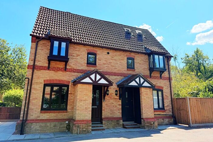 1 Bedroom Terraced House To Rent In Suffolk Drive, GU4
