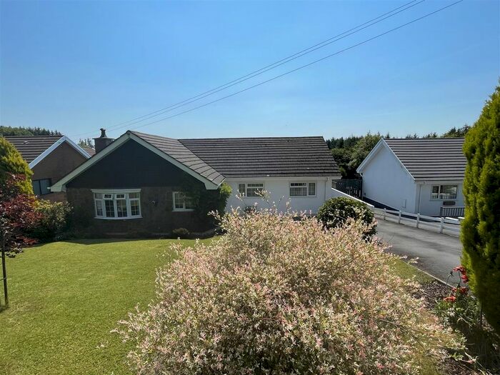 3 Bedroom Bungalow For Sale In Heol Y Nant, Llannon, Llanelli, SA14