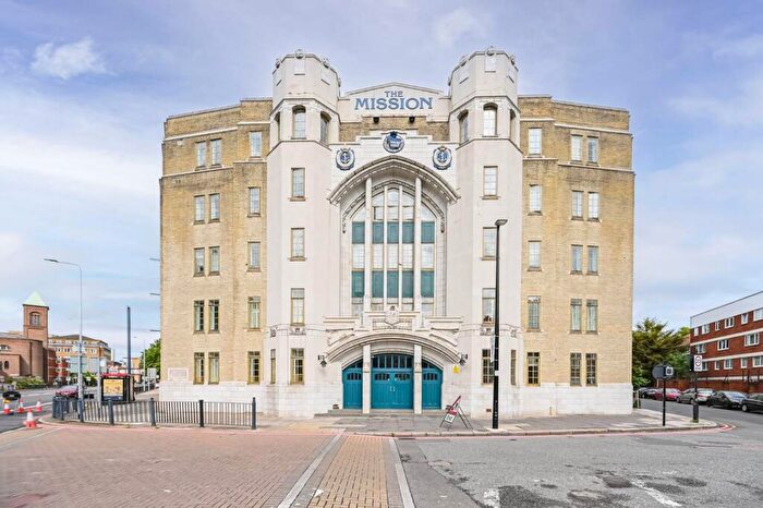 2 Bedroom Flat For Sale In Commercial Road, , Tower Hamlets, London, E14