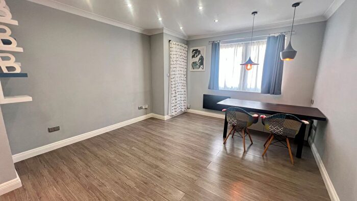 1 Bedroom Flat To Rent In Lady Booth Road, Kingston Upon Thames, KT1