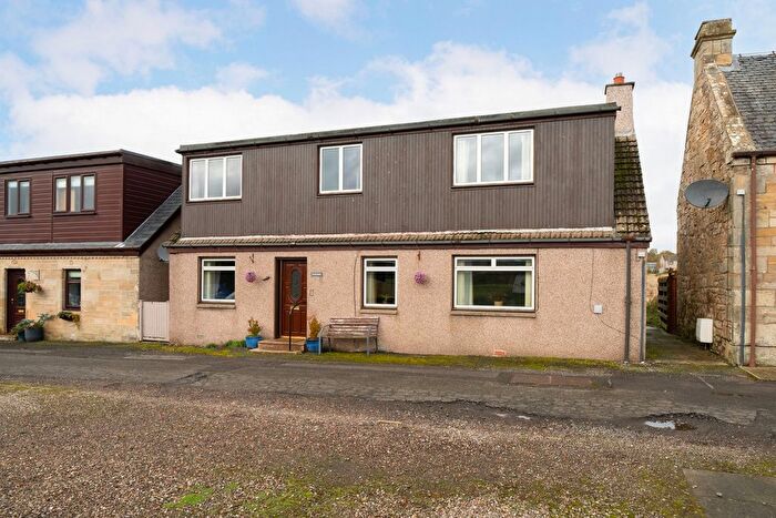 4 Bedroom Detached House For Sale In Makgill Row, Springfield, KY15