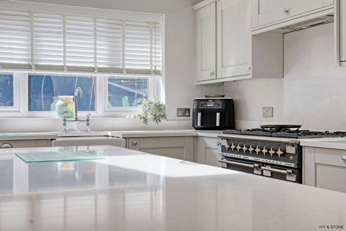 3 Bedroom Semi-Detached House For Sale In Woodhouse Lane, Broomfield, Chelmsford, Essex, CM1