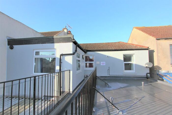 2 Bedroom Flat To Rent In South Farm Road, Worthing, BN14