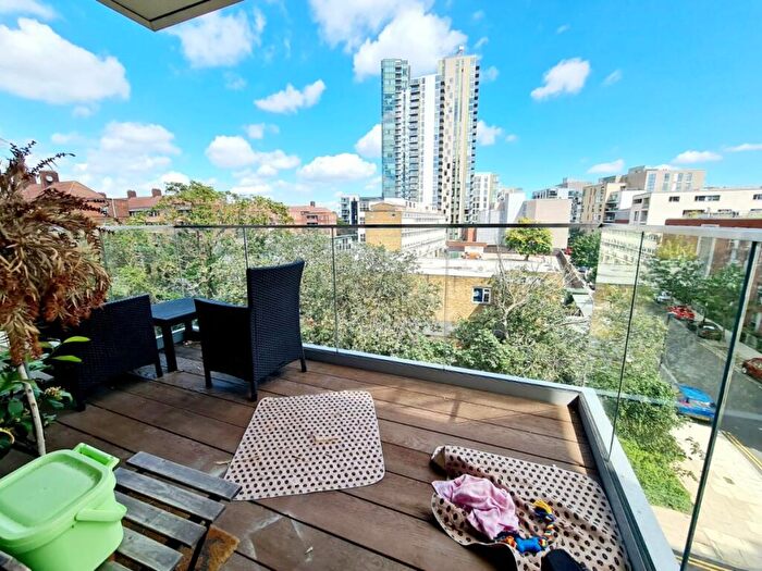 2 Bedroom Flat To Rent In Woodbury Down, Finsbury Park, N4