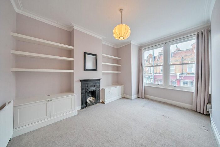 2 Bedroom Flat To Rent In Replingham Road, Southfields, London, SW18