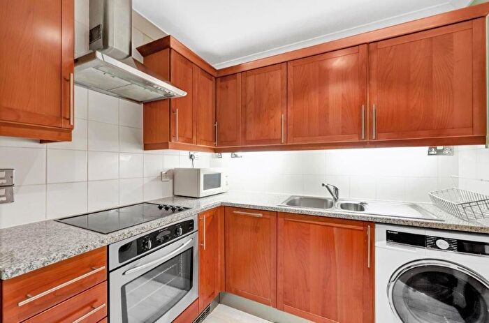 2 Bedroom Flat To Rent In Forum Magnum Square, London, SE1