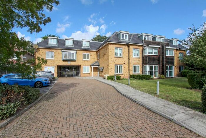 2 Bedroom Flat For Sale In Hercies Road, Hillingdon, UB10