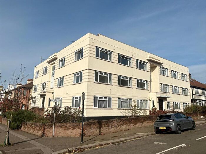 3 Bedroom Apartment To Rent In Milton Court, Station Road, Westcliff On Sea, SS0