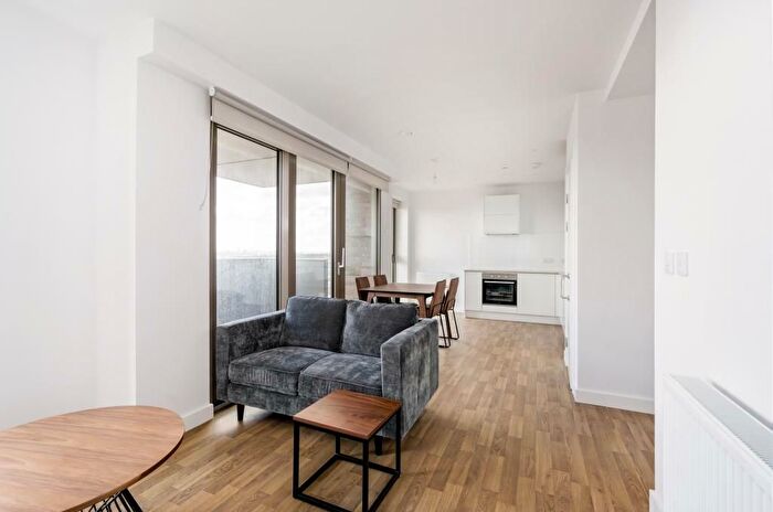 1 Bedroom Flat To Rent In Astor Apartments, London, London, N15