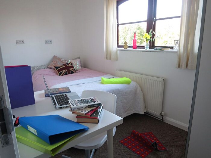 4 Bedroom Semi-detached House To Rent In Avon Gardens, Nottingham, NG2