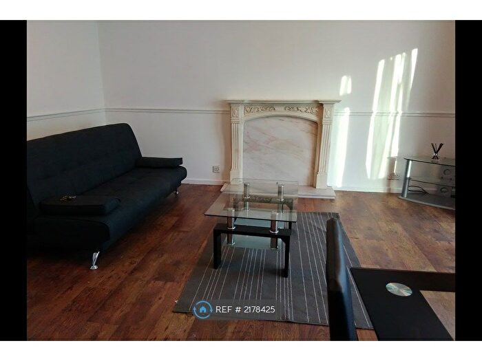 2 Bedroom Flat To Rent In Harborne, Birmingham, B17