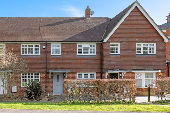 3 Bedroom Terraced House For Sale In Chapel Walk, Coulsdon, CR5