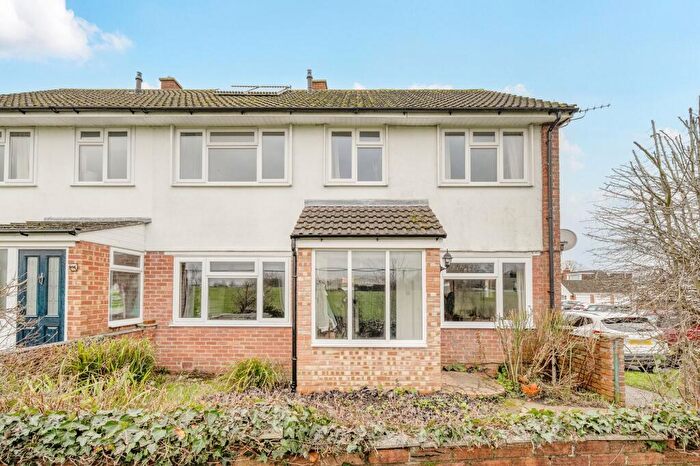 4 Bedroom Semi Detached House For Sale In Dudleston Heath Drive, Waterlooville, PO8