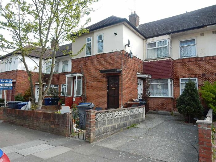2 Bedroom Maisonette For Sale In Livingstone Road, Southall, UB1