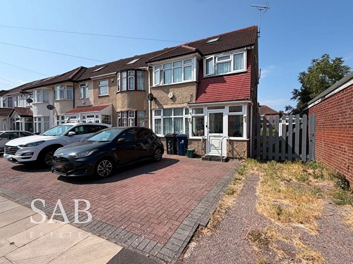 4 Bedroom End Terrace House For Sale In St. Stephens Close, Southall, UB1