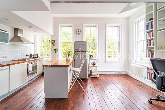 1 Bedroom Flat To Rent In Kingsway Place, Clerkenwell, London, EC1R
