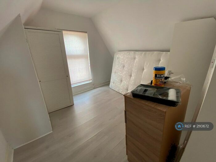 1 Bedroom Flat To Rent In Whittington Road, London, N22