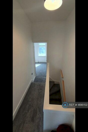 3 Bedroom Flat To Rent In Coombe Terrace, Hove, BN2