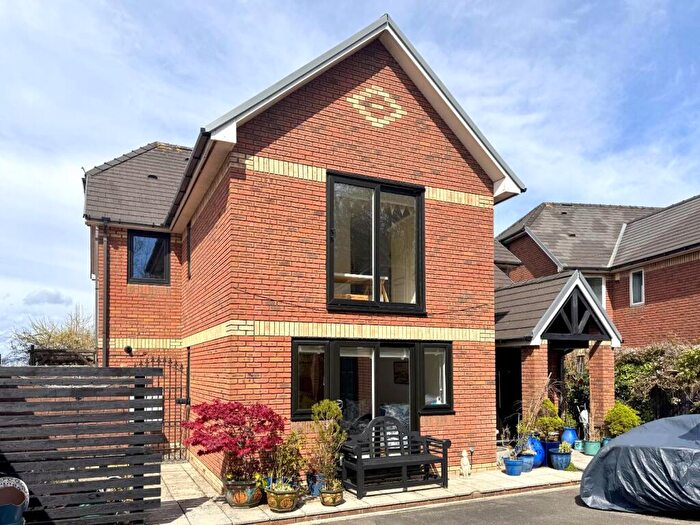 5 Bedroom Detached House For Sale In Northcliffe Drive, Penarth, CF64