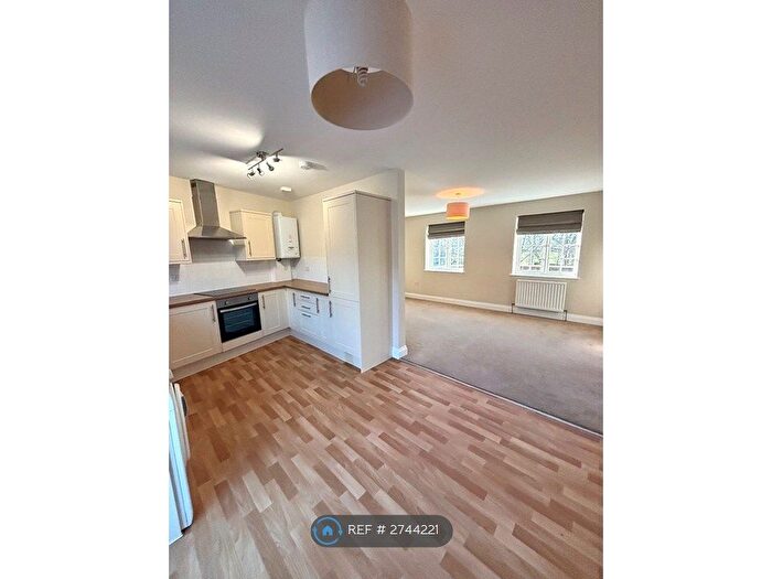 2 Bedroom Flat To Rent In High Street, Eton, Windsor, SL4