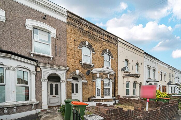 2 Bedroom Flat For Sale In Dames Road, London, E7