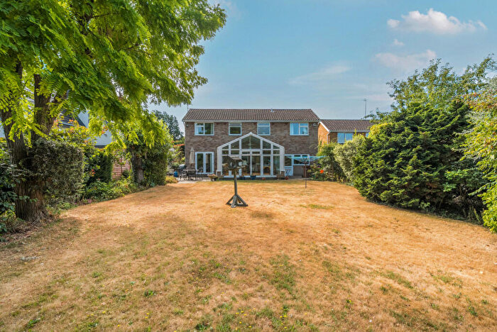 4 Bedroom Detached House For Sale In Amberley Close, Send, GU23