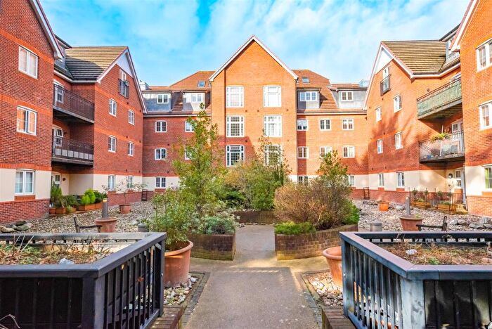 1 Bedroom Apartment For Sale In London Road, Camberley, GU15