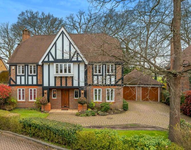6 Bedroom Detached House To Rent In West Byfleet, KT14