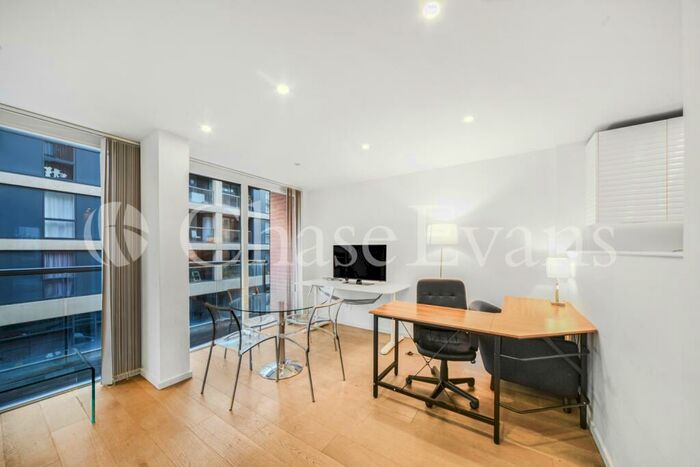 2 Bedroom Flat To Rent In Central Street, Clerkenwell, London, EC1V