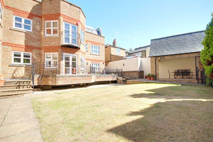 2 Bedroom Flat To Rent In Paulin Drive, London, N21