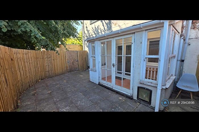 2 Bedroom Flat To Rent In Heron Court Road, Bournemouth, BH3