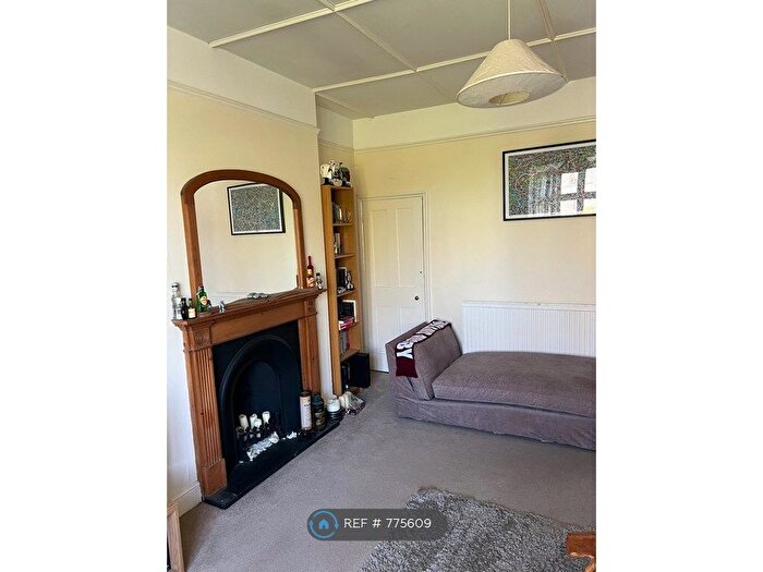 1 Bedroom Flat To Rent In The Green, Twickenham, TW2