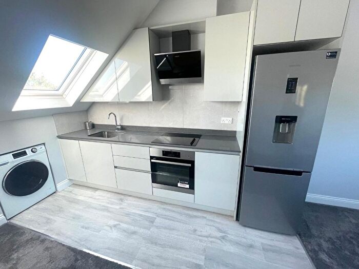 1 Bedroom Flat To Rent In Fairmead Crescent, Edgware, HA8