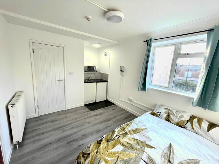 Studio To Rent In New Street, Dudley, DY1