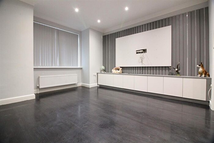 3 Bedroom Terraced House To Rent In Hanson Gardens, Southall, UB1