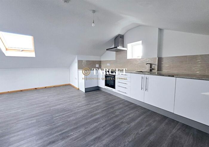 4 Bedroom Flat To Rent In Hertford Road, Enfield, EN3