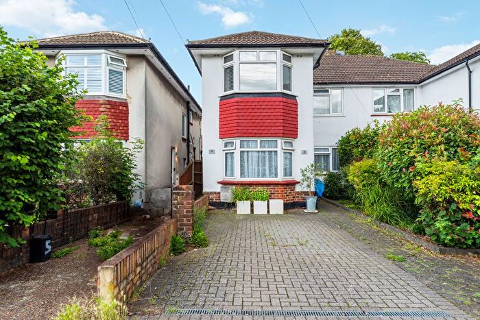 2 Bedroom Maisonette For Sale In St. Philips Avenue, Worcester Park, KT4