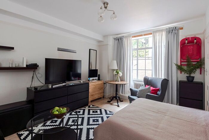 Studio To Rent In Endsleigh Court, Upper Woburn Place, Fitzrovia, London, WC1H