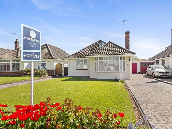 3 Bedroom Bungalow For Sale In Goring Way, Goring-By-Sea, Worthing, BN12