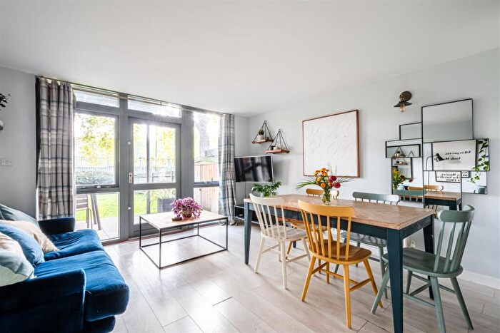 2 Bedroom Apartment For Sale In Southwold Road, E5