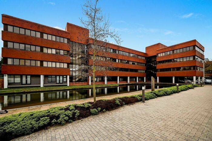 3 Bedroom Apartment For Sale In Walton Street, Aylesbury, HP21