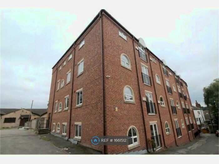 2 Bedroom Flat To Rent In Back Lane, Heckmondwike, WF16