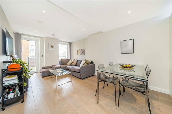 2 Bedroom Flat For Sale In Wharf Road, City Road, N1