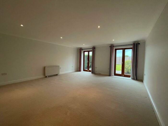2 Bedroom Cottage To Rent In Flexford Road, North Baddesley, SO52