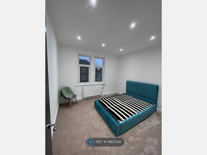 2 Bedroom Maisonette To Rent In Birchanger Road, London, SE25