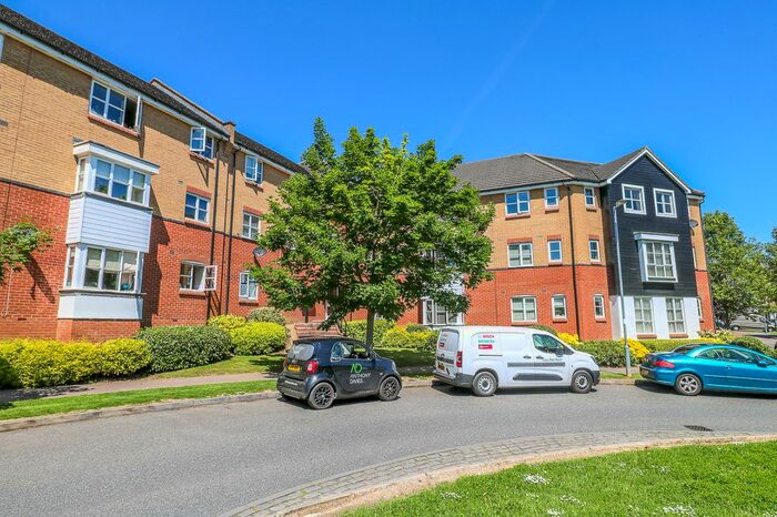 2 Bedroom Flat To Rent In Plomer Avenue, Hoddesdon, EN11