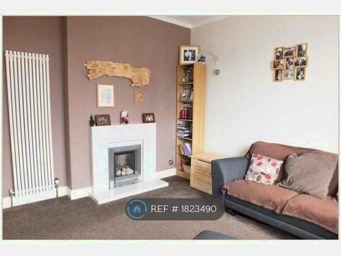 3 Bedroom Semi-Detached House To Rent In Handsworth Crescent, Sheffield, S9