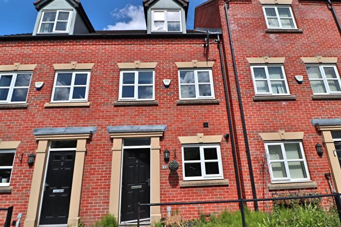 3 Bedroom Town House To Rent In Adamson Close, Warrington, WA4